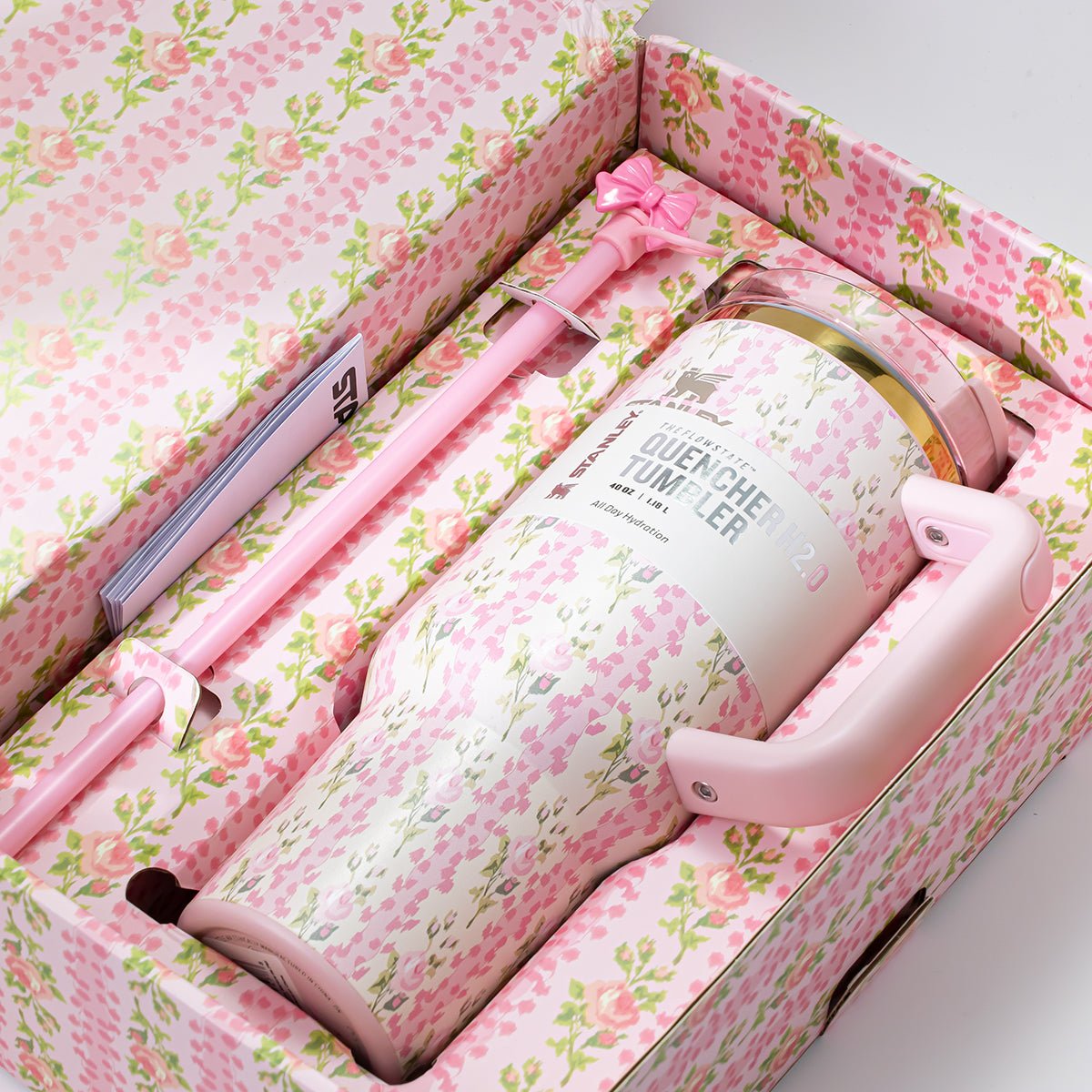 Stanley x LoveShackFancy Blooming Heirloom Quencher H2.0 FlowState Tumbler 40oz – Limited Edition Pink Floral Bow Tumbler