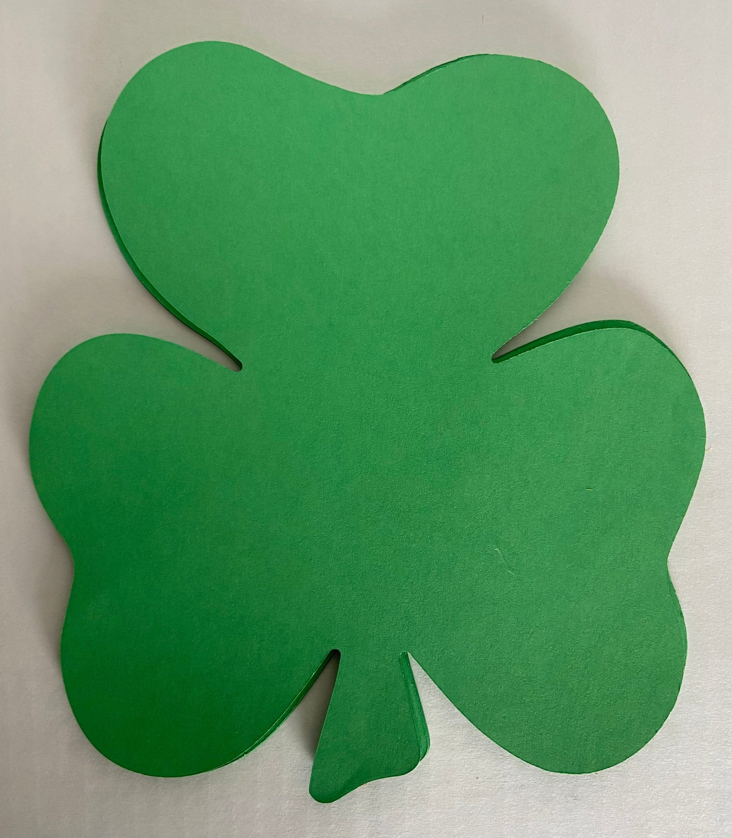 SHAPES ETC. Shamrock Single Color Super Cut-Outs- 8” x 9”