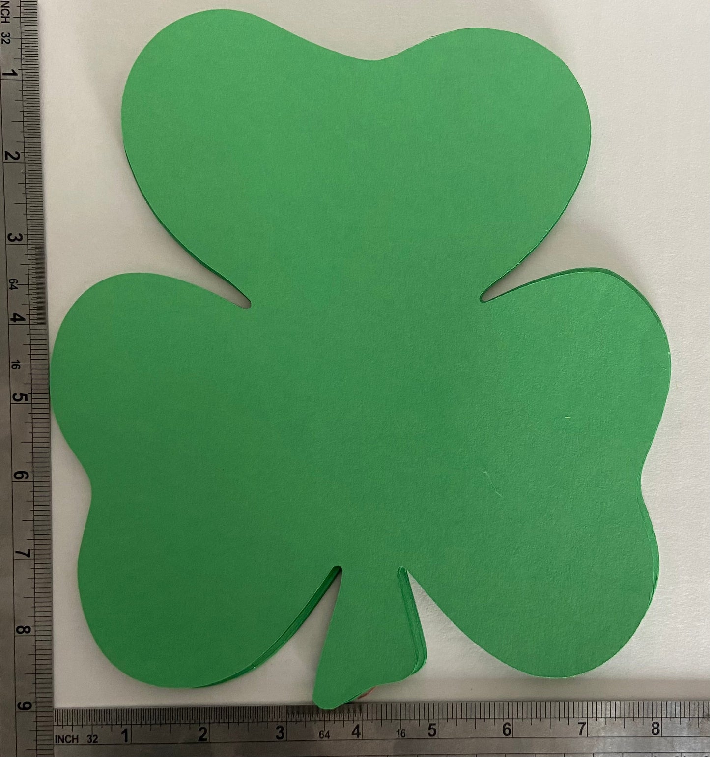 SHAPES ETC. Shamrock Single Color Super Cut-Outs- 8” x 9”