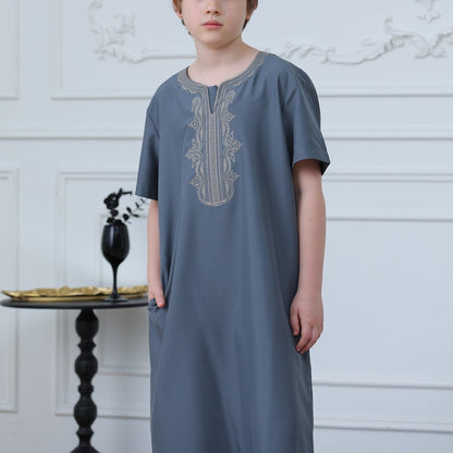 Boys' Embroidered Thobe with Side Pockets(MKB029)
