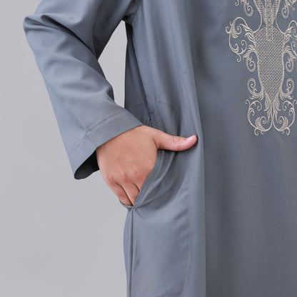 Boys' Embroidered Thobe with Side Pockets(MKB035)