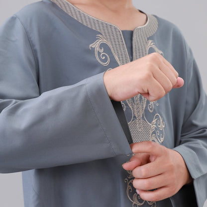 Boys' Embroidered Thobe with Side Pockets(MKB035)