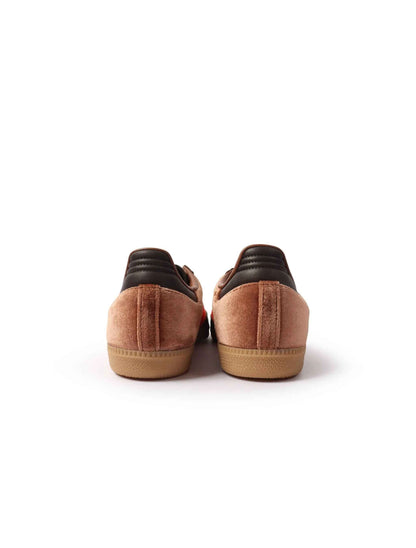Adidas Samba women's sneakers in luxe brown leather, stylish footwear with white soles, casual and athletic design.