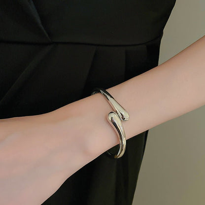Luxury Minimalist Glossy High-grade Shiny Bracelets -   Simple Temperament Cold-Tone Bangles (MAC242)