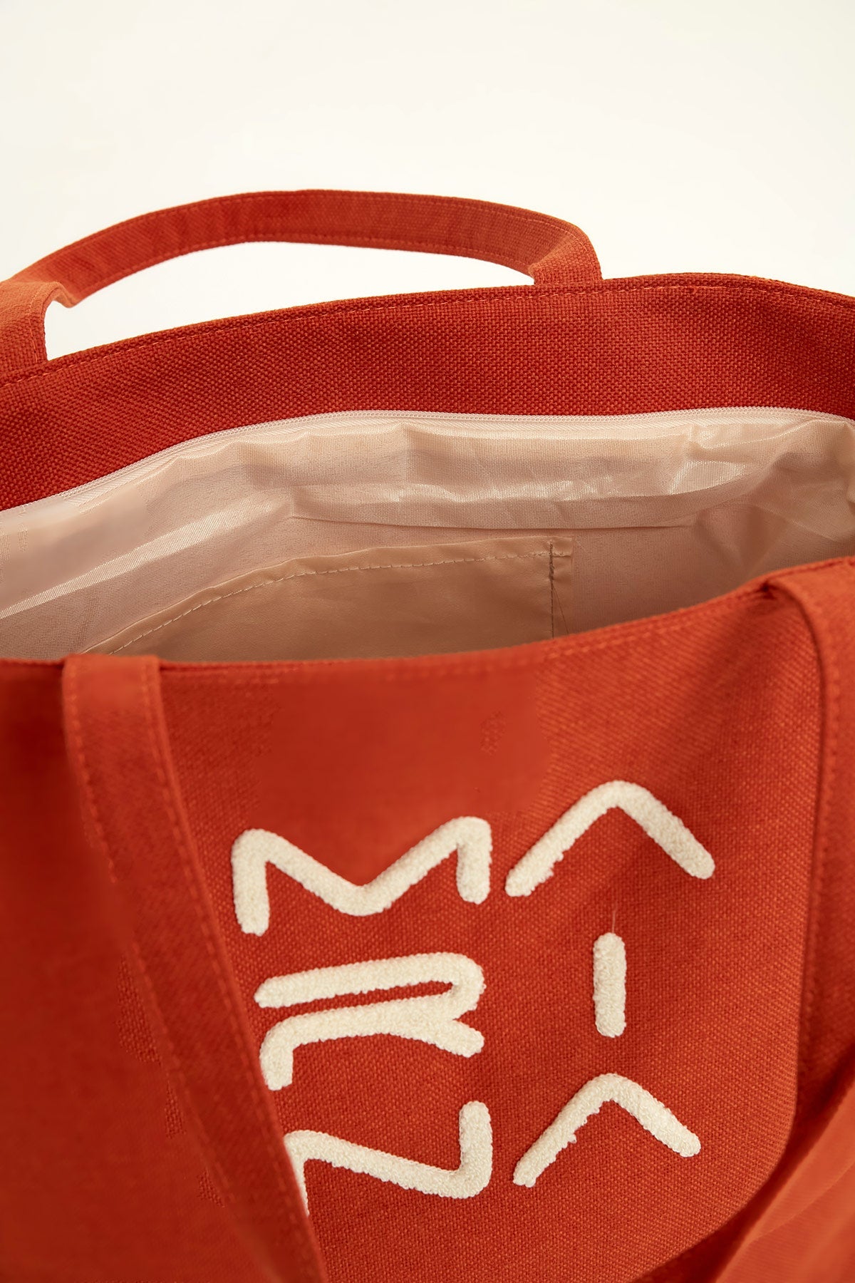 Orange Marina Modest beach bag with zipper, stylish plaj çanta designed for easy carrying and secure storage at the beach.
