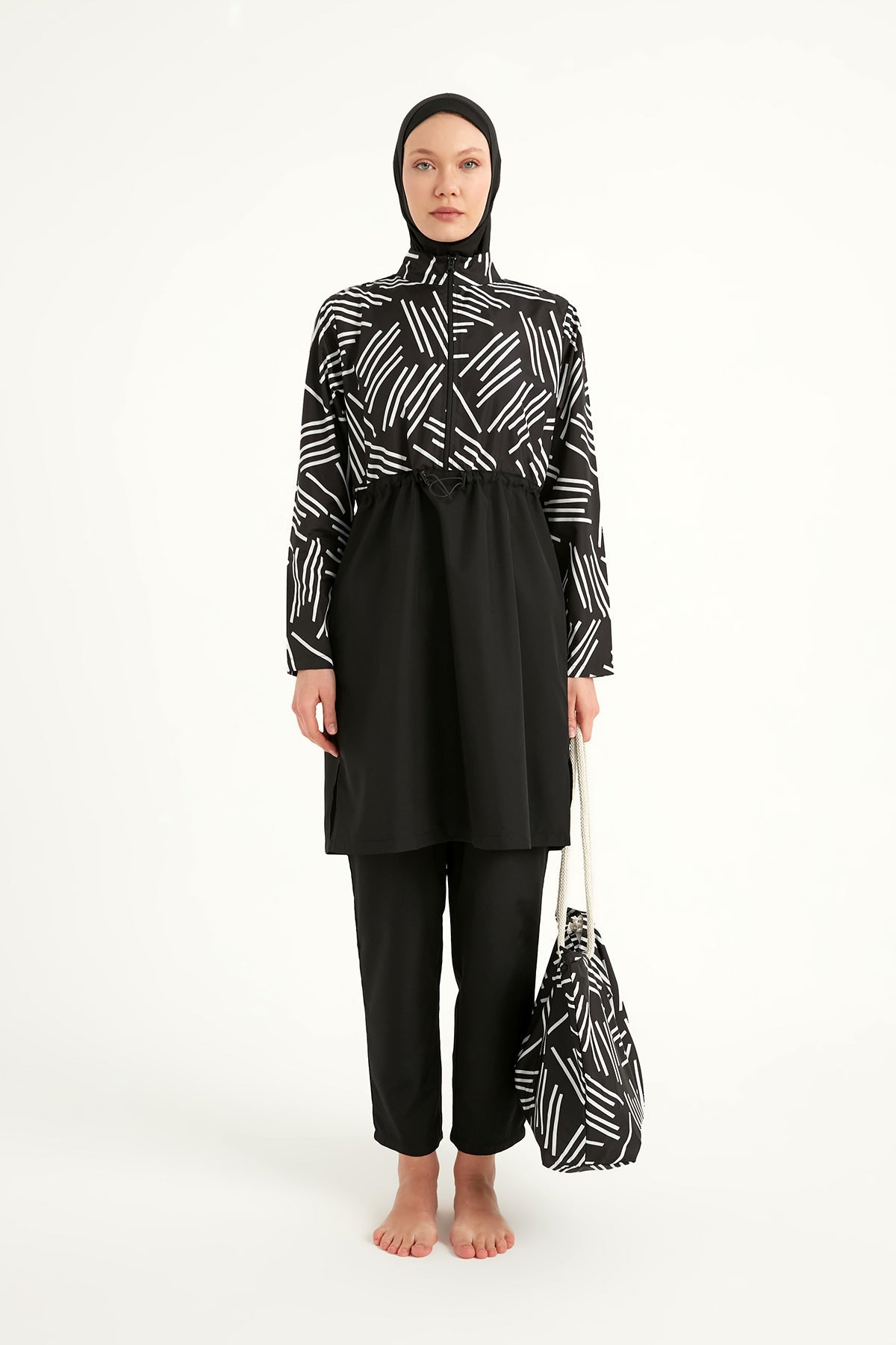 Black full coverage modest swimwear set for women, Marina Modest Tam Kapalı Mayo, featuring a comfortable, full-coverage design.