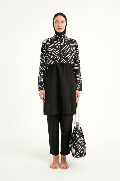 Black full coverage modest swimwear set for women, Marina Modest Tam Kapalı Mayo, featuring a comfortable, full-coverage design.
