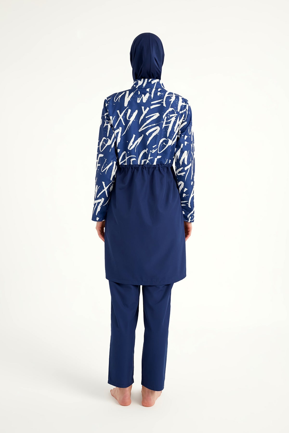 Navy blue full coverage modest swimwear set by Marina Modest, featuring a Tam Kapalı Mayo swimsuit with full coverage.