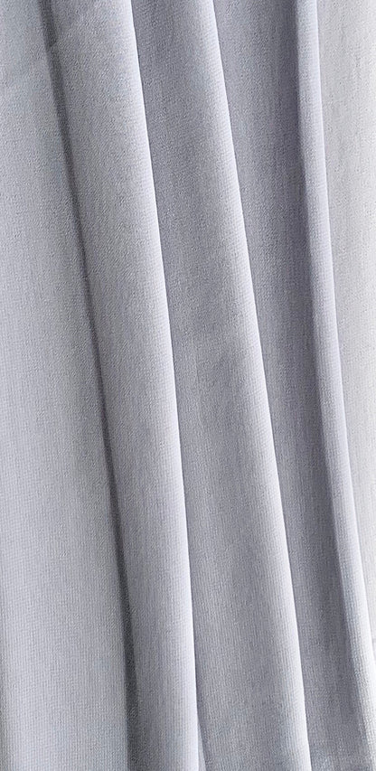 Light grey premium chiffon hijab from Muslimah.de, lightweight and elegant for everyday wear.