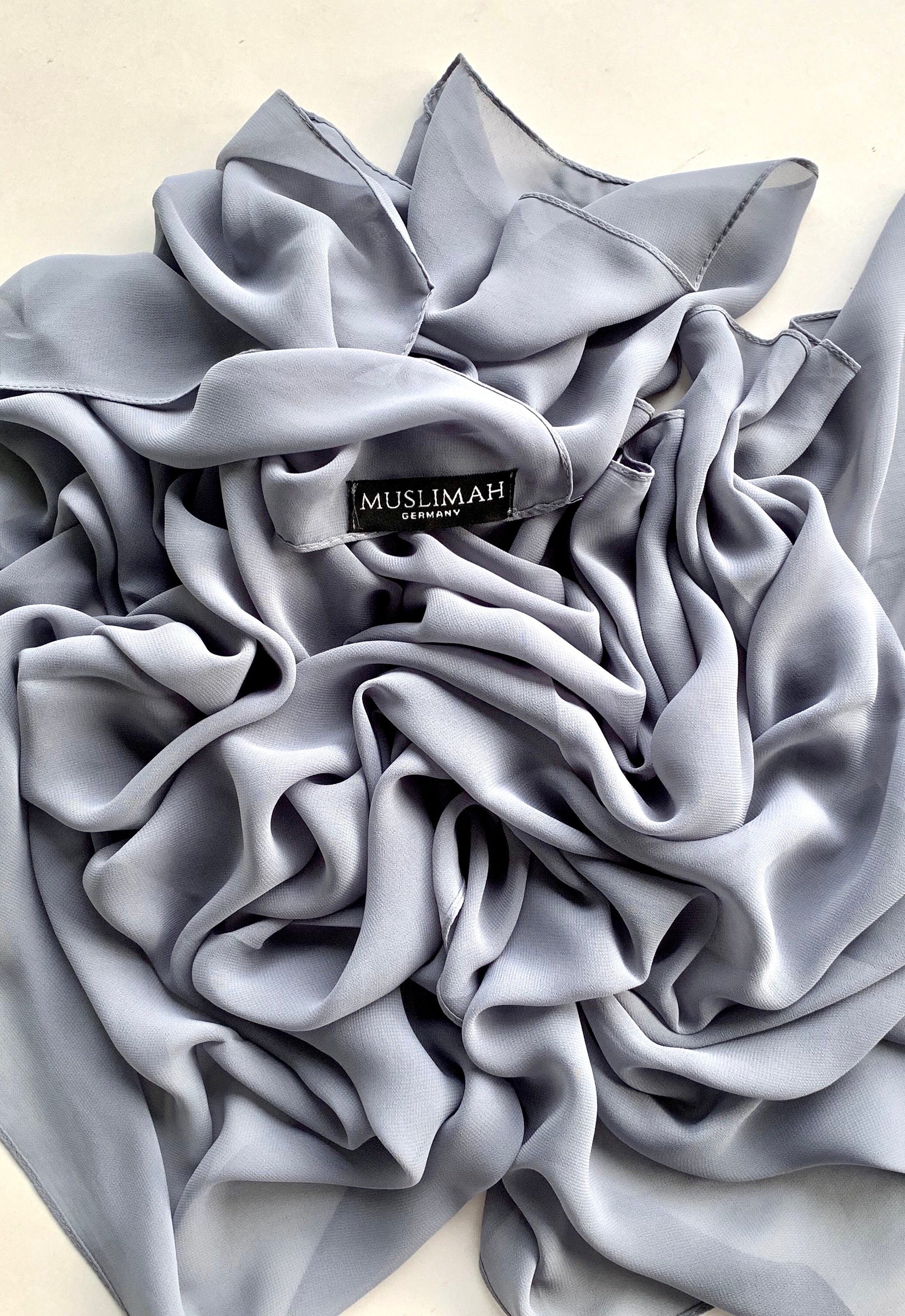 Light grey premium chiffon hijab from Muslimah.de, soft and lightweight fabric draped in a flowing style.