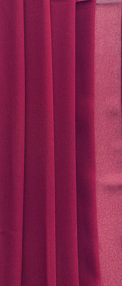 Maroon premium chiffon hijab from Muslimah.de, lightweight and elegant, displayed flat with soft drape.