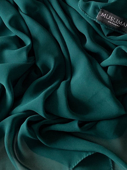 Hunter green premium chiffon hijab from Muslimah.de displayed on a mannequin, showcasing lightweight, elegant fabric and drape.