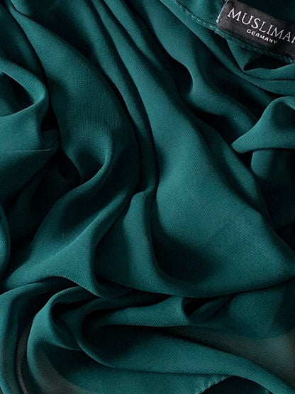 Hunter green premium chiffon hijab by Muslimah.de, lightweight and elegant, draped smoothly on a neutral background.