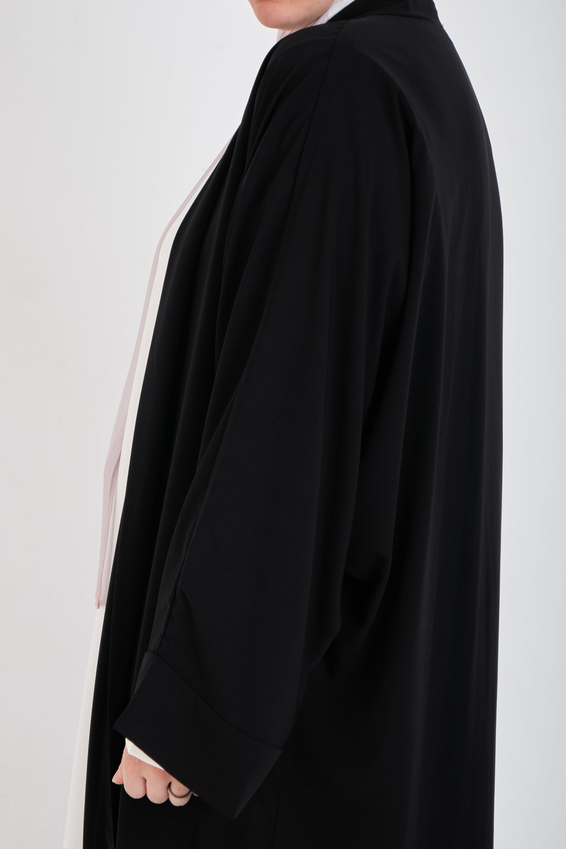 Black Basic Dress from Muslimah.de, featuring a modest, simple design with long sleeves and a flowing silhouette.