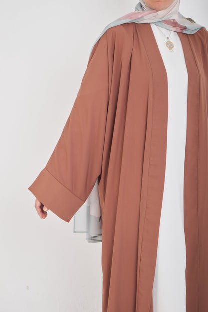 Brown kimono from Muslimah.de with a flowing design, lightweight fabric, and open-front style perfect for modest fashion.