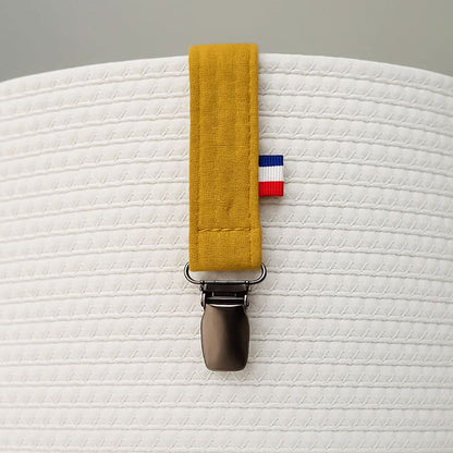 Papate coton bio honey teething clip attached to a baby pacifier, made from natural materials for safe soothing.
