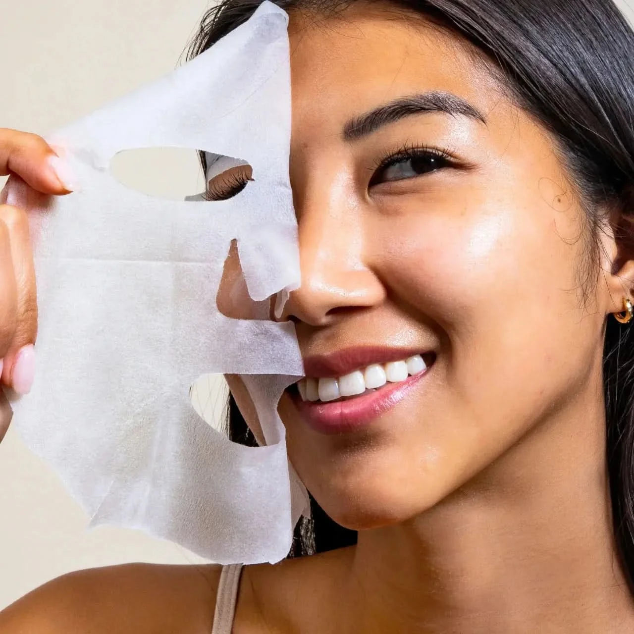 Solawave Hydrating Sheet Mask for skincare, featuring a soft, hydrating fabric sheet designed to soothe and moisturize skin.
