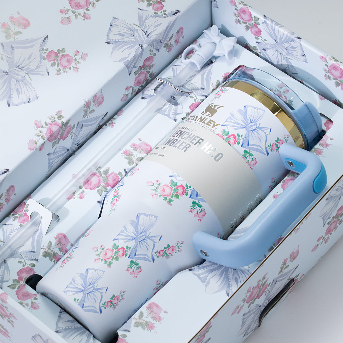 Stanley x LoveShackFancy Rosa Beaux Quencher H2.0 FlowState Tumbler 40oz – Limited Edition Floral Bow Collection