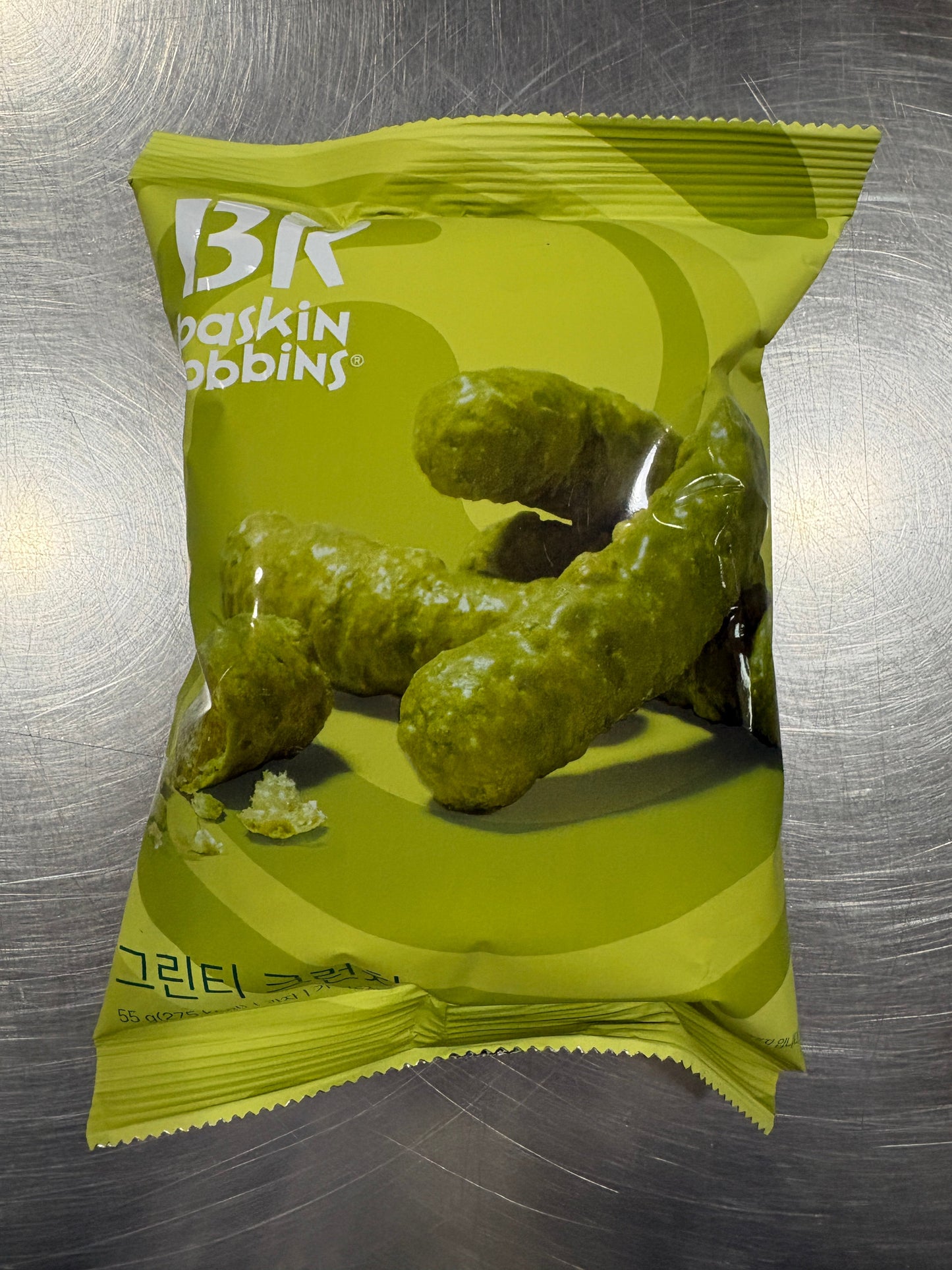 Sweet Palace Baskin Robbin's Puffs banana chips, crispy banana-flavored snack in a colorful bag, ideal for snacking.