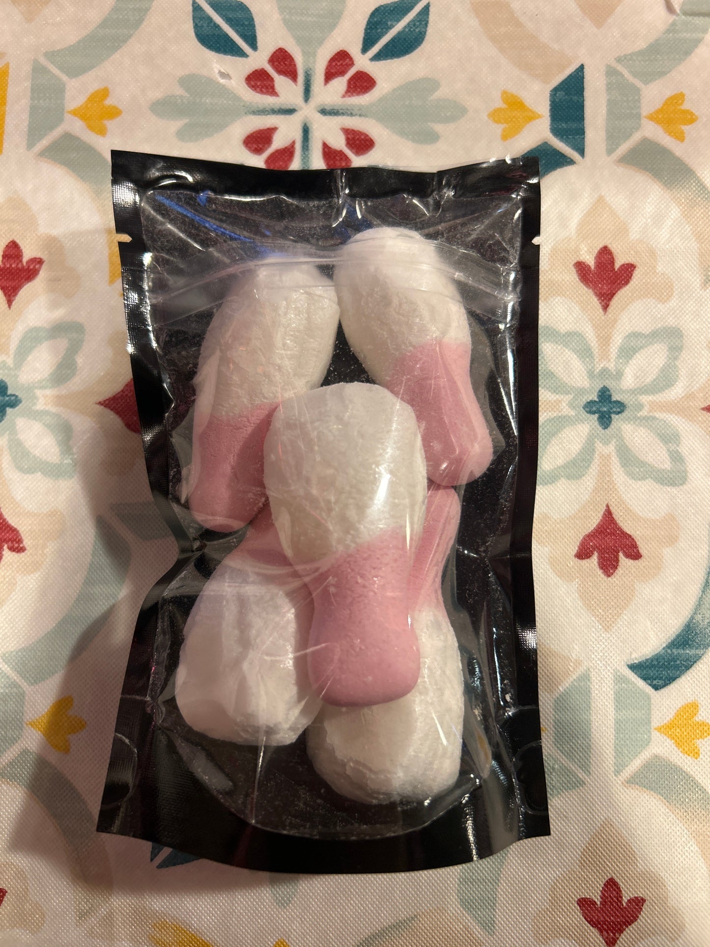 Sweet Palace Squashies Drumsticks with raspberry and cream flavor, featuring freeze-dried squashie treats on a stick.