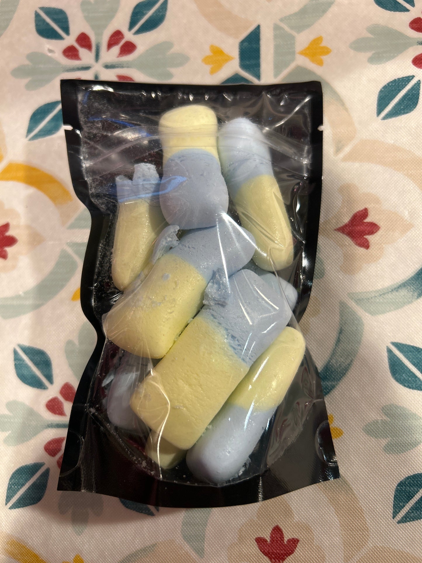 Freeze-dried Raspberry Cream Squashies Drumsticks by Sweet Palace, showing colorful, coated candy treats with raspberry and cream flavors.