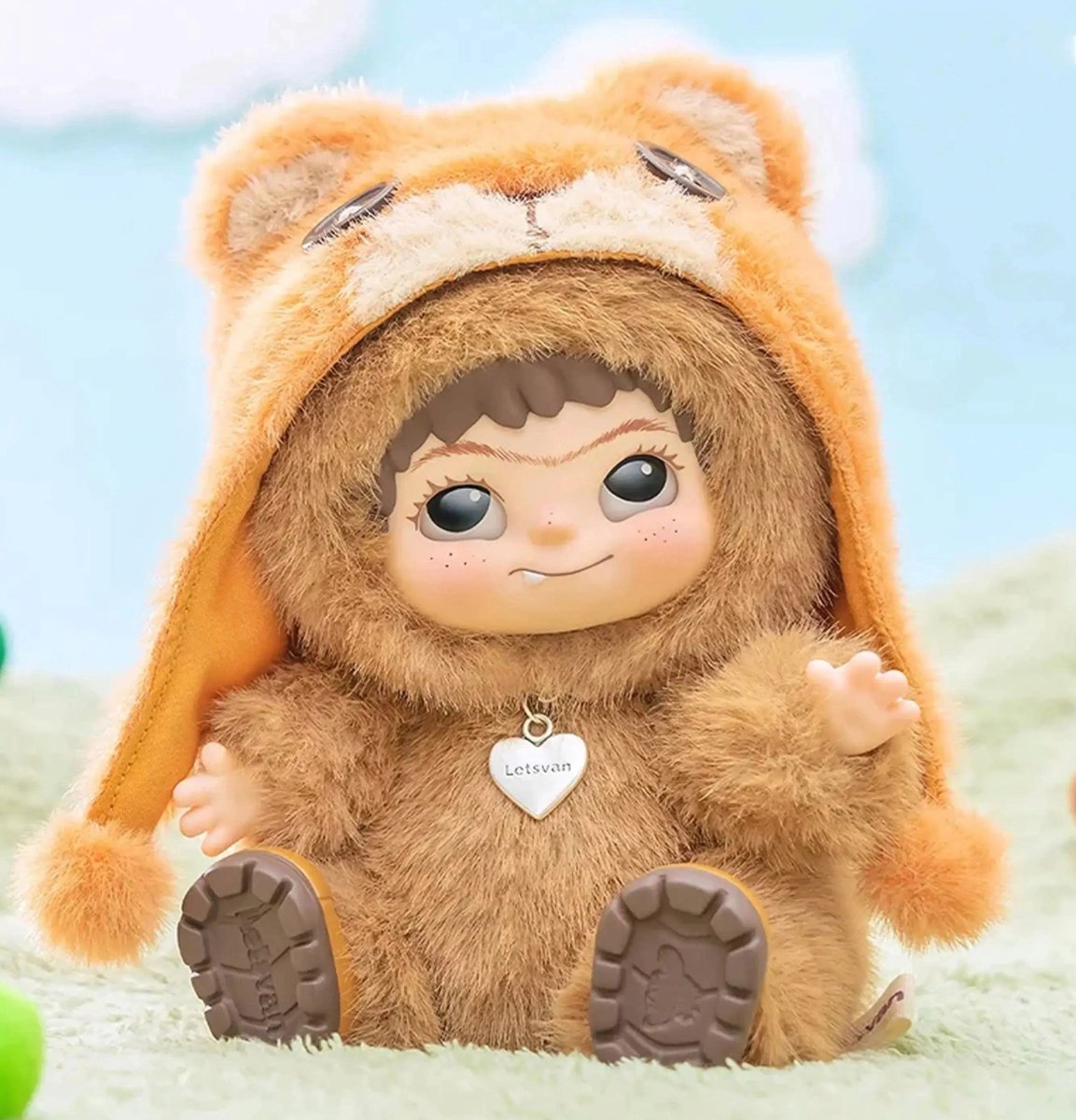 WAKUKU Fuzzy Play Bear bag charm from the Trendy Fun Party Series, soft and colorful accessory for bags and backpacks.