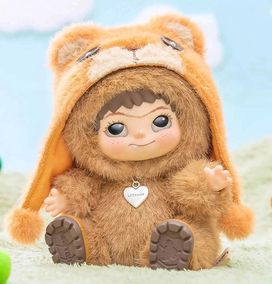 WAKUKU Fuzzy Play Bear bag charm from the Trendy Fun Party Series, featuring a soft, plush, bear-shaped accessory for bags.