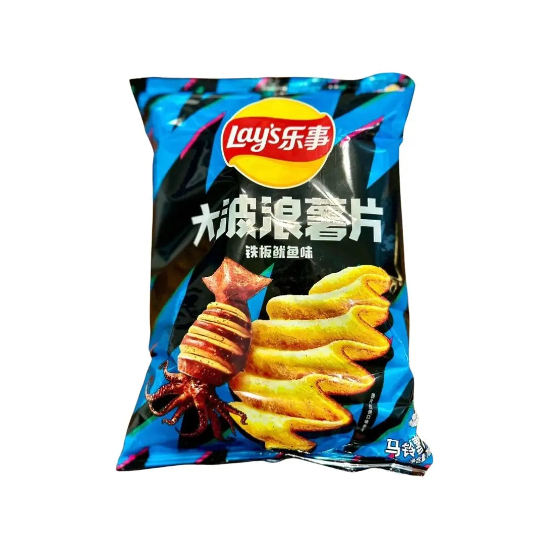 Lay’s Wavy Sizzling Grilled Squid potato chips in a 70g bag, savory wavy Chinese snack by Yum At Hart.